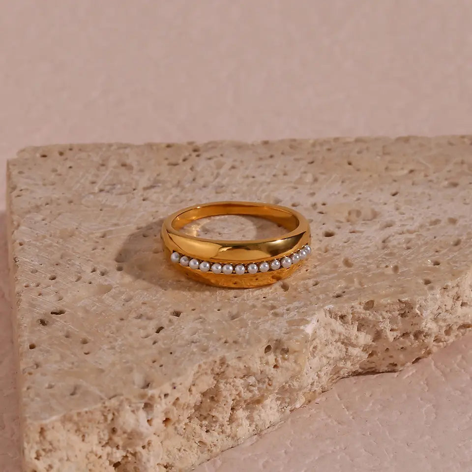 Minimalist Pearl Ring - Gold