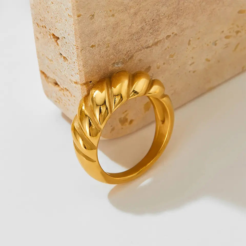 18k Gold Engraved Chunky Signet Ring - Gold