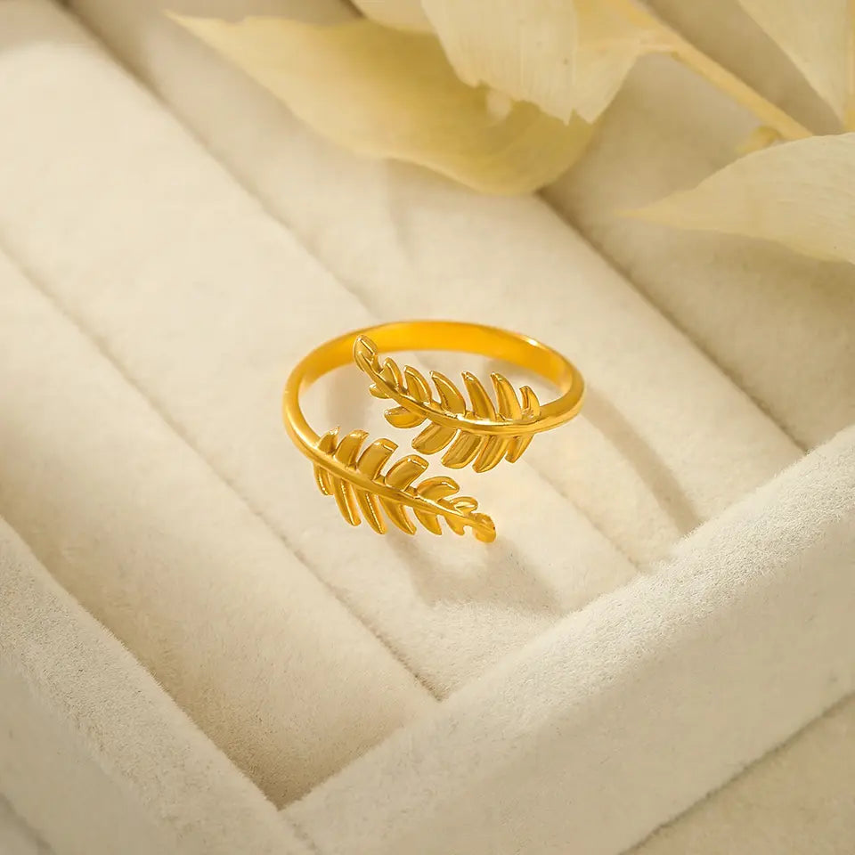 Dainty Cluster Leaf Shape Rings - Gold