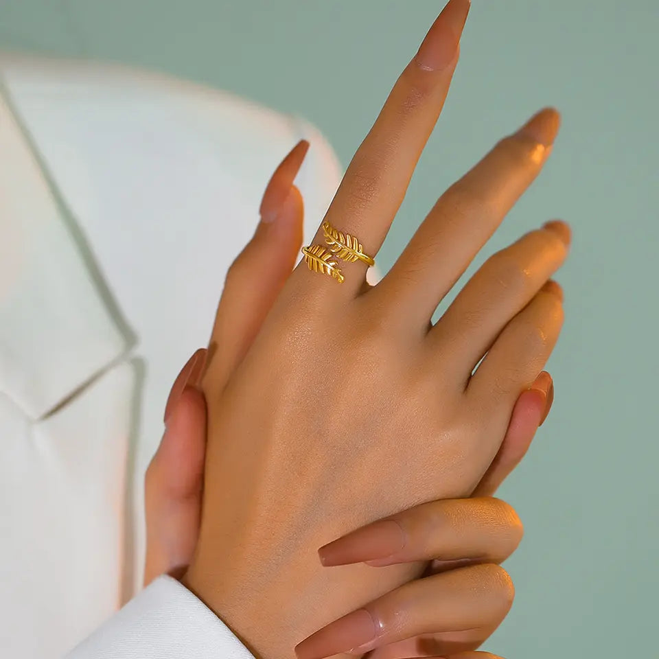 Dainty Cluster Leaf Shape Rings - Gold