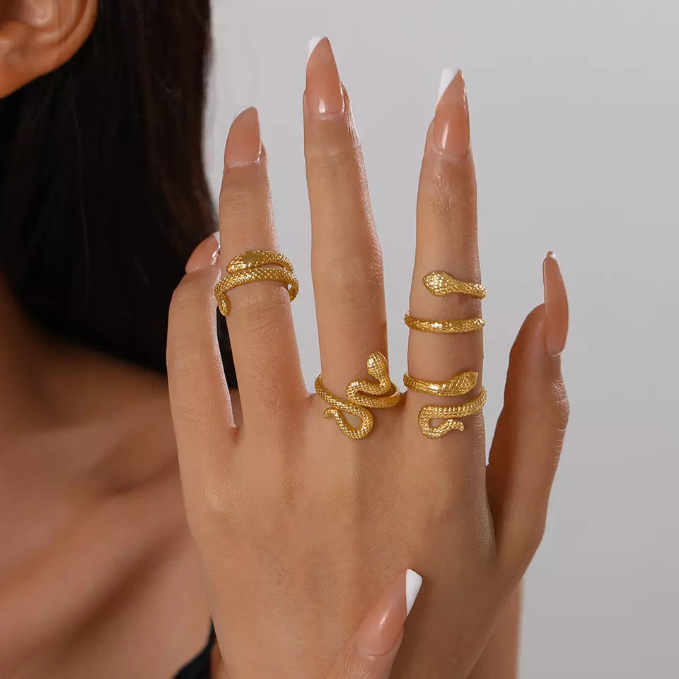 Chic Stacking Snake Ring - Gold