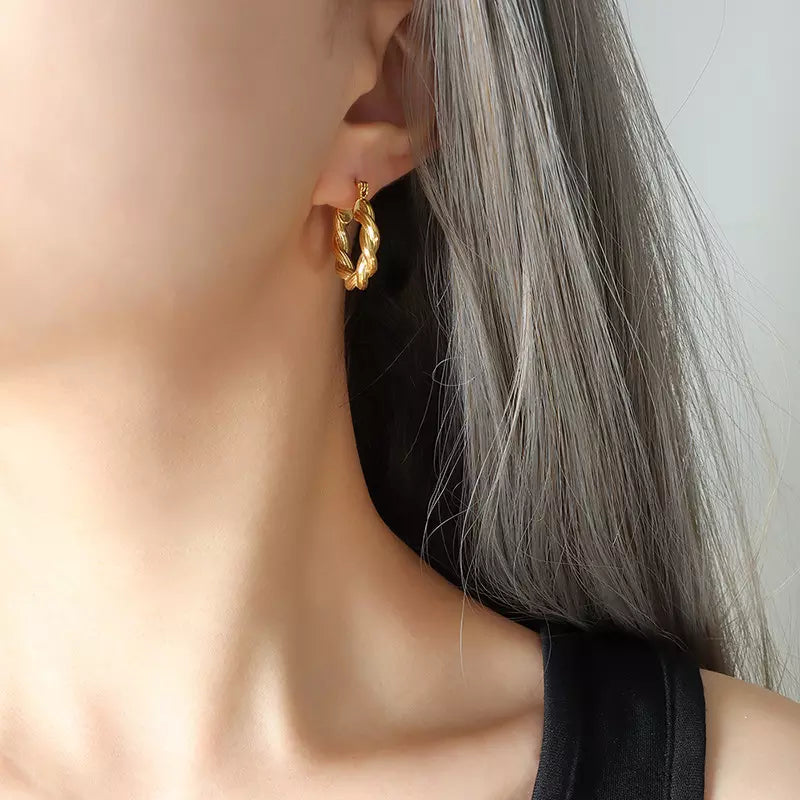 U Shape Twist Earring - Gold