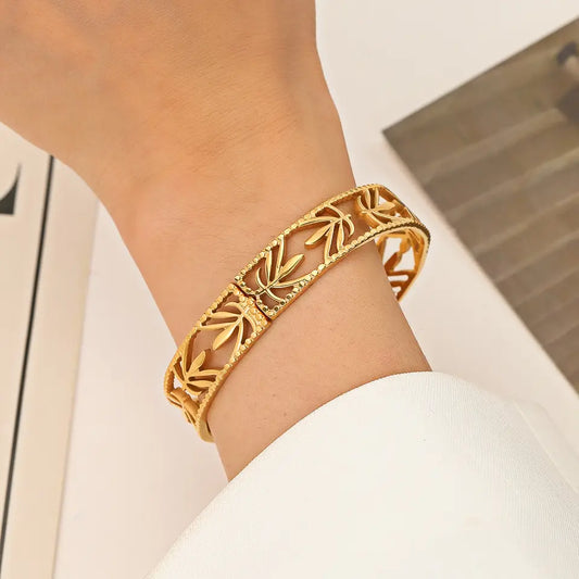 Hollow Leaf bracelet - Gold