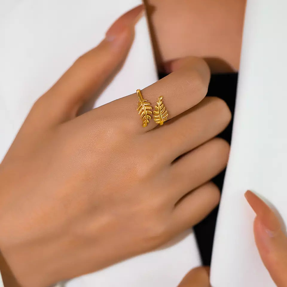 Dainty Cluster Leaf Shape Rings - Gold