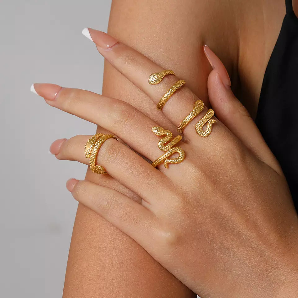 Chic Stacking Snake Ring - Gold