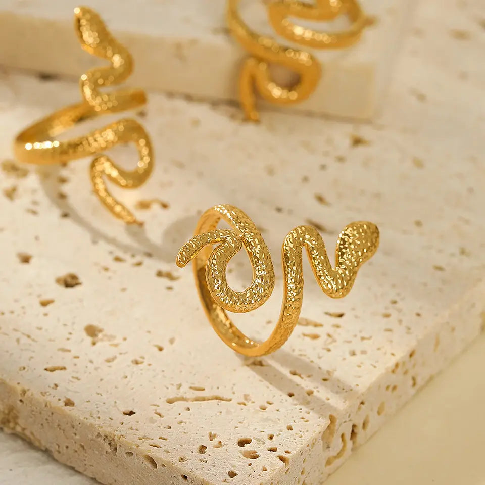 Chic Stacking Snake Ring - Gold