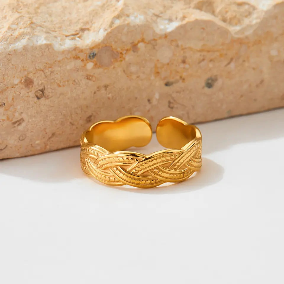 Wave Design Finger Ring - Gold